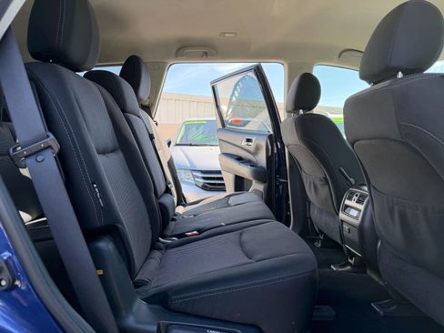 Used 2020 Nissan Pathfinder SV image 15