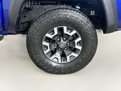 Used 2023 Toyota Tacoma TRD Off-Road w/ Technology Package RWD image 11