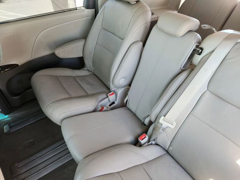 Used 2015 Toyota Sienna XLE w/ XLE Navigation Package image 43
