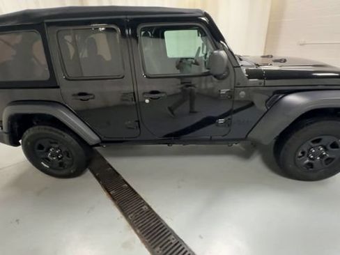 Used 2024 Jeep Wrangler Unlimited Sport AWD/4WD image 9