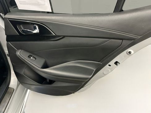 Used 2018 Nissan Maxima Platinum w/ Interior Lighting Package FWD image 32