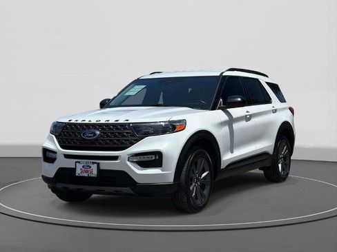 Certified 2023 Ford Explorer XLT w/ Equipment Group 202A AWD/4WD image 1