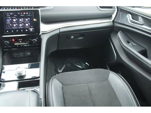 Used 2022 Jeep Grand Cherokee L Laredo image 19