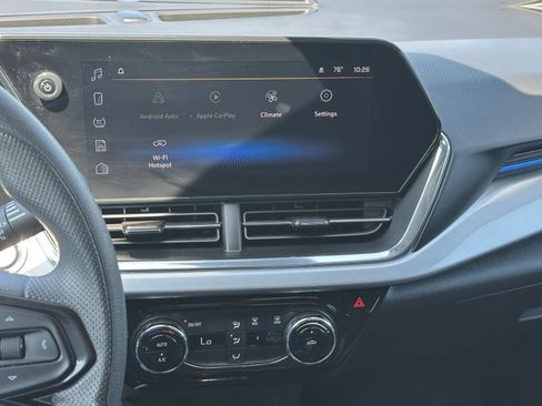 Used 2025 Chevrolet Trax LT FWD image 16