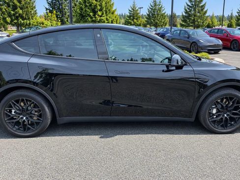 Used 2022 Tesla Model Y Long Range AWD/4WD image 4