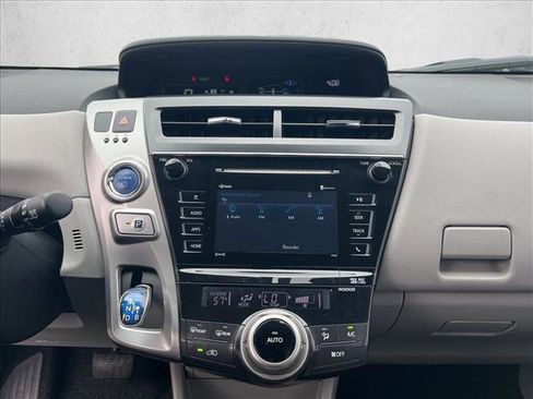Used 2017 Toyota Prius V Five FWD image 10