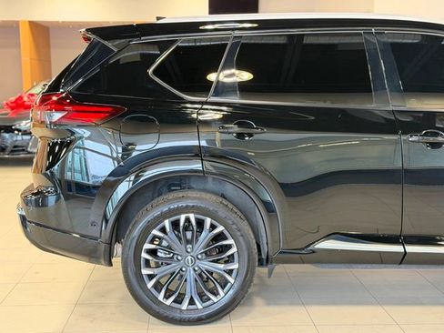 Used 2025 Nissan Rogue Platinum image 17