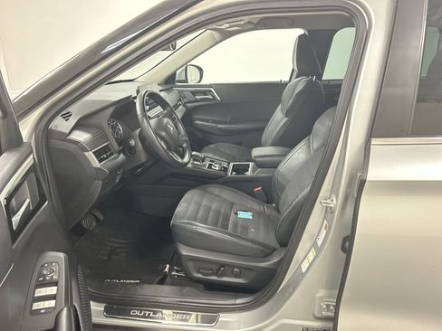 Used 2023 Mitsubishi Outlander SE AWD/4WD image 9