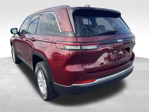 Used 2023 Jeep Grand Cherokee Laredo AWD/4WD image 14