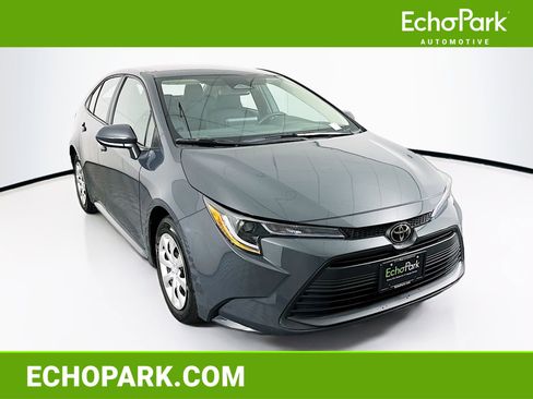 Used 2025 Toyota Corolla LE image 1