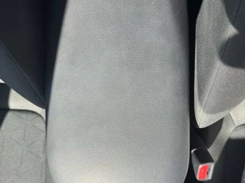 Used 2025 Toyota RAV4 XLE AWD/4WD image 30