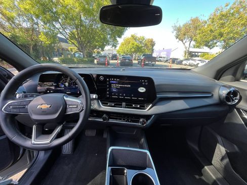 Used 2025 Chevrolet Equinox LT FWD image 33