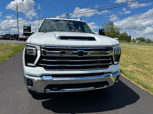 Used 2024 Chevrolet Silverado 2500 LTZ w/ LTZ Convenience Package AWD/4WD image 9
