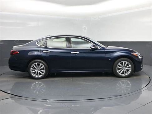 Used 2017 INFINITI Q70 3.7 image 44