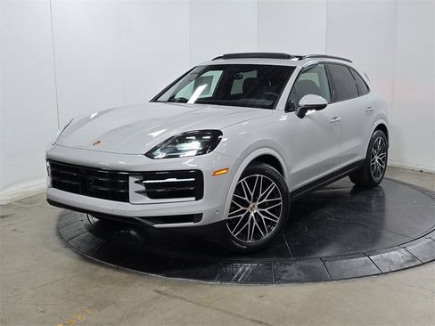 Certified 2025 Porsche Cayenne image 1