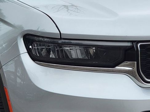 Certified 2022 Jeep Grand Cherokee L Limited AWD/4WD image 16