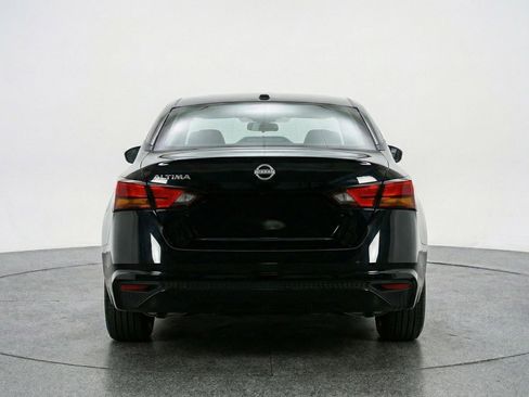 Used 2025 Nissan Altima 2.5 SV FWD image 7