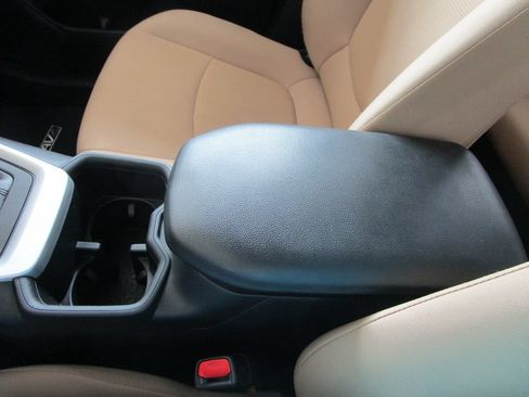 Used 2024 Toyota RAV4 LE AWD/4WD image 35