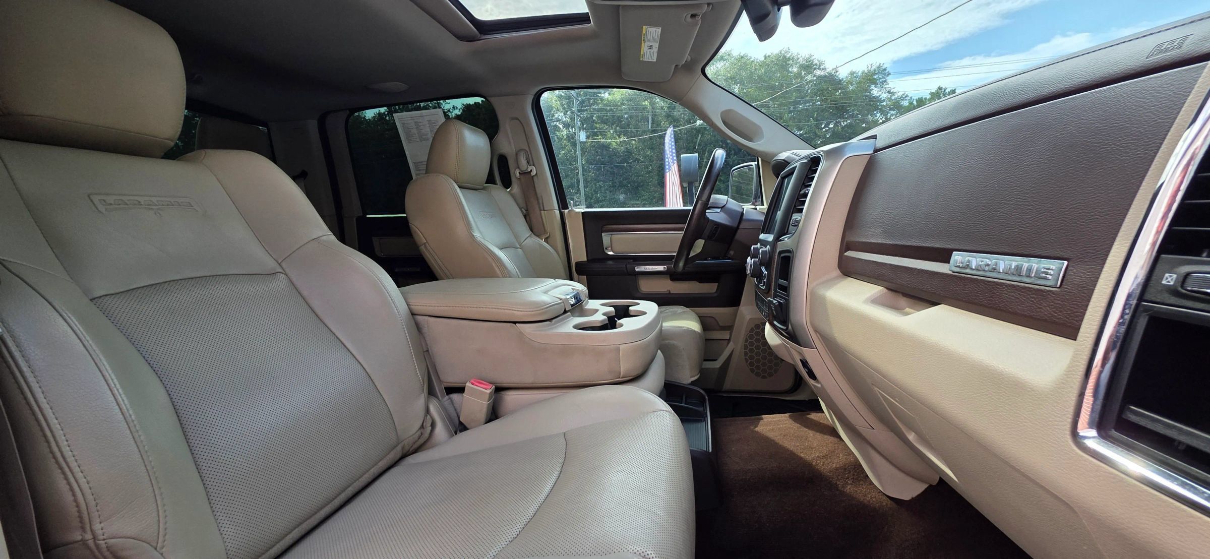 Used 2014 RAM 1500 Laramie w/ Convenience Group AWD/4WD image 14