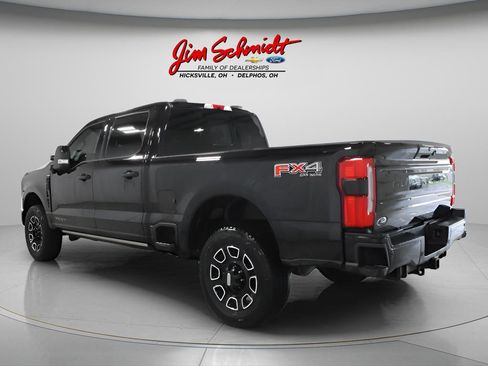 Used 2025 Ford F250 Platinum w/ FX4 Off-Road Package image 4