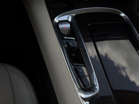 Used 2023 Buick Enclave Essence FWD image 16