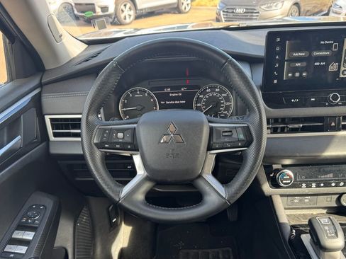 Used 2025 Mitsubishi Outlander SE AWD/4WD image 10