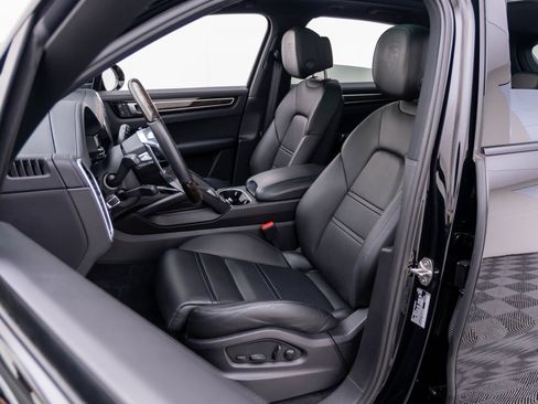 Certified 2023 Porsche Cayenne Platinum Edition AWD/4WD image 5