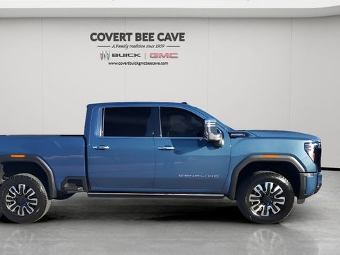 Used 2025 GMC Sierra 2500 Denali Ultimate w/ Max Trailering Package image 11