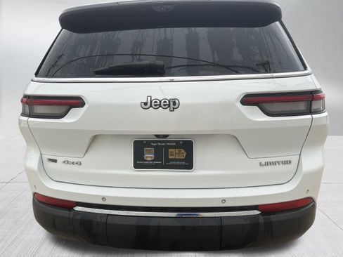 Used 2021 Jeep Grand Cherokee L Limited w/ Luxury Tech Group II image 8