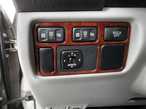 Used 2003 Toyota Land Cruiser AWD/4WD image 37
