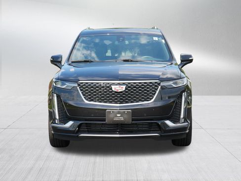 Used 2025 Cadillac XT6 Luxury FWD image 2