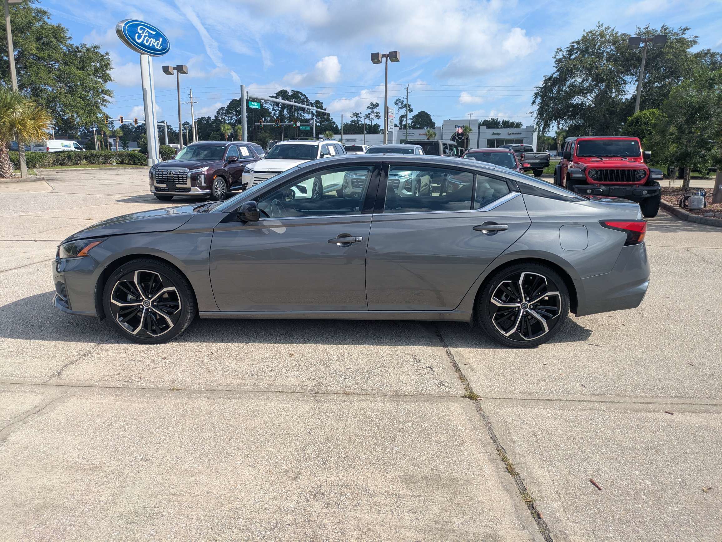 Used 2024 Nissan Altima 2.5 SR FWD image 7