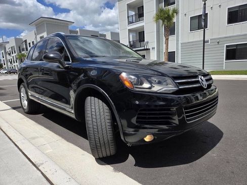 Used 2011 Volkswagen Touareg V6 AWD/4WD image 4