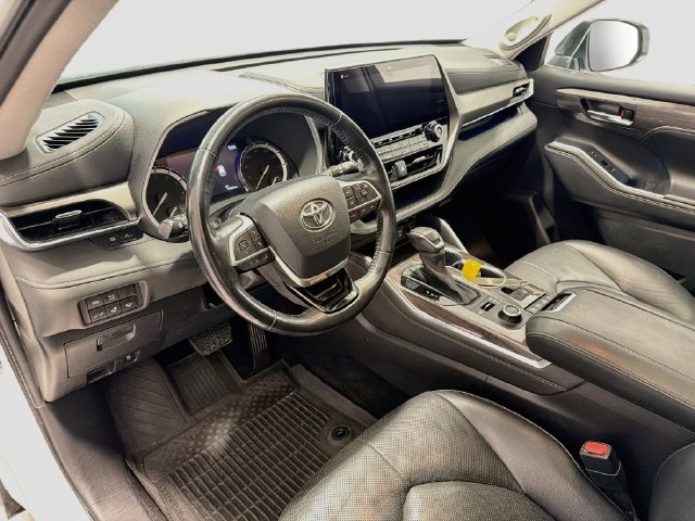 Used 2022 Toyota Highlander Limited w/ Protection Package #3 (TMS) AWD/4WD image 9