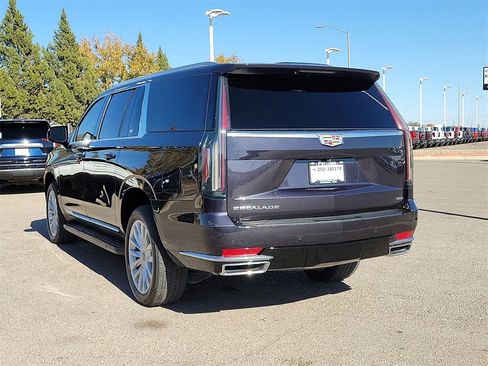 Used 2022 Cadillac Escalade ESV Luxury image 8