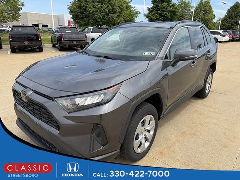 Used 2020 Toyota RAV4 LE AWD/4WD image 1