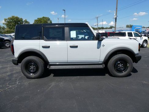 New 2026 Ford Bronco Outer Banks w/ Black Appearance Package AWD/4WD image 2