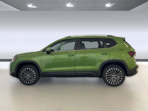 New 2026 Volkswagen Taos SE image 2