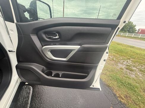 Used 2018 Nissan Titan SV w/ SV Convenience Package AWD/4WD image 22