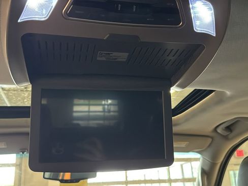 Used 2017 GMC Yukon XL SLT w/ HD Trailering Package AWD/4WD image 23
