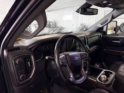 Used 2020 Chevrolet Silverado 1500 LT Trail Boss AWD/4WD image 8