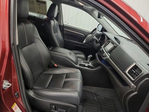 Used 2017 Toyota Highlander SE FWD image 42