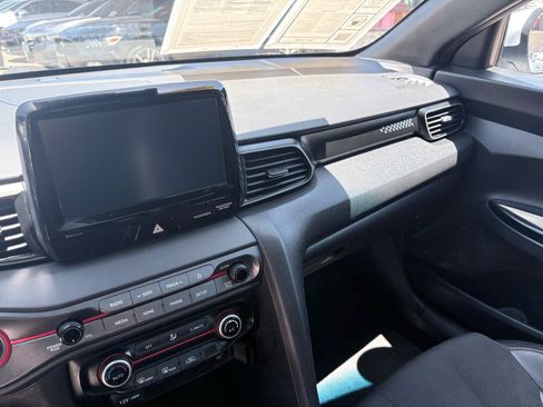 Used 2020 Hyundai Veloster 2.0 Premium FWD image 9