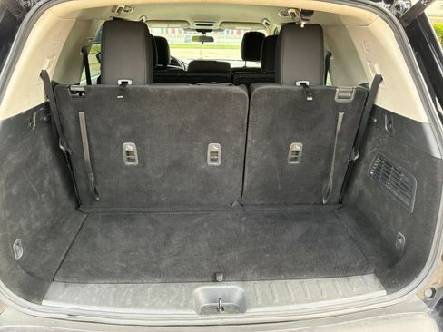Used 2025 Nissan Pathfinder SV FWD image 29