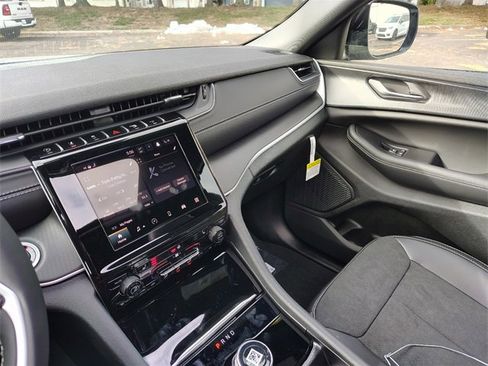 New 2025 Jeep Grand Cherokee L Altitude image 28