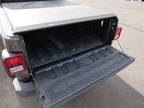 Used 2020 Jeep Gladiator Overland w/ Popular Equipment Package image 16