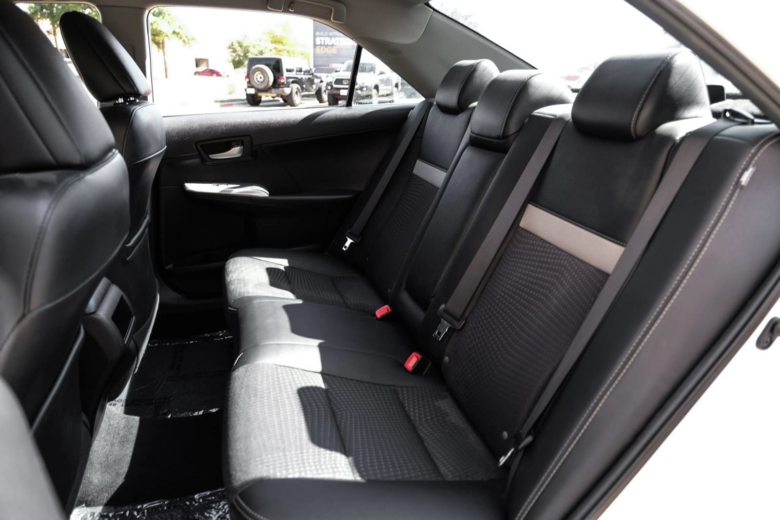 Used 2014 Toyota Camry SE FWD image 36