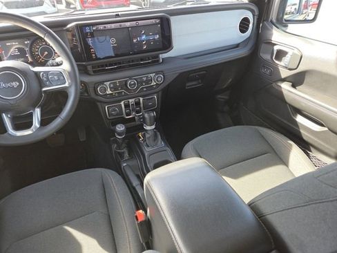 Used 2024 Jeep Wrangler Sahara image 28