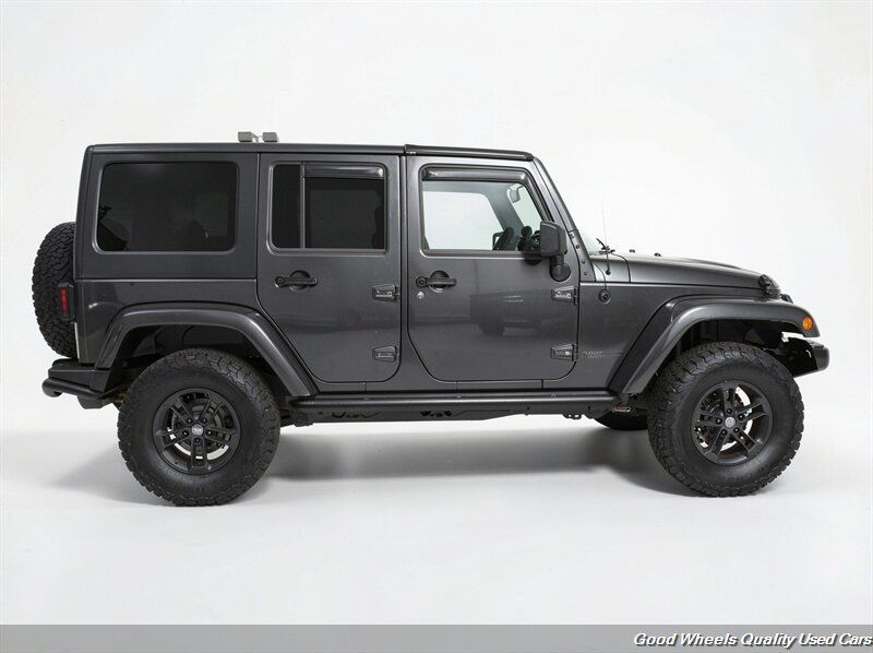 Used 2017 Jeep Wrangler Unlimited Sahara AWD/4WD image 4