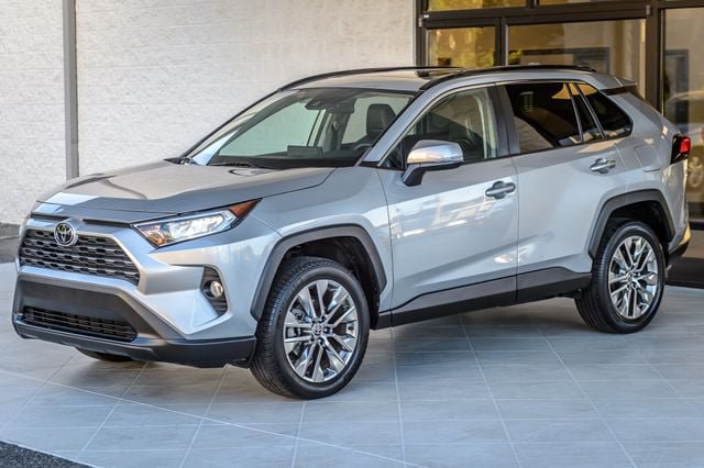 Used 2021 Toyota RAV4 XLE Premium FWD image 6